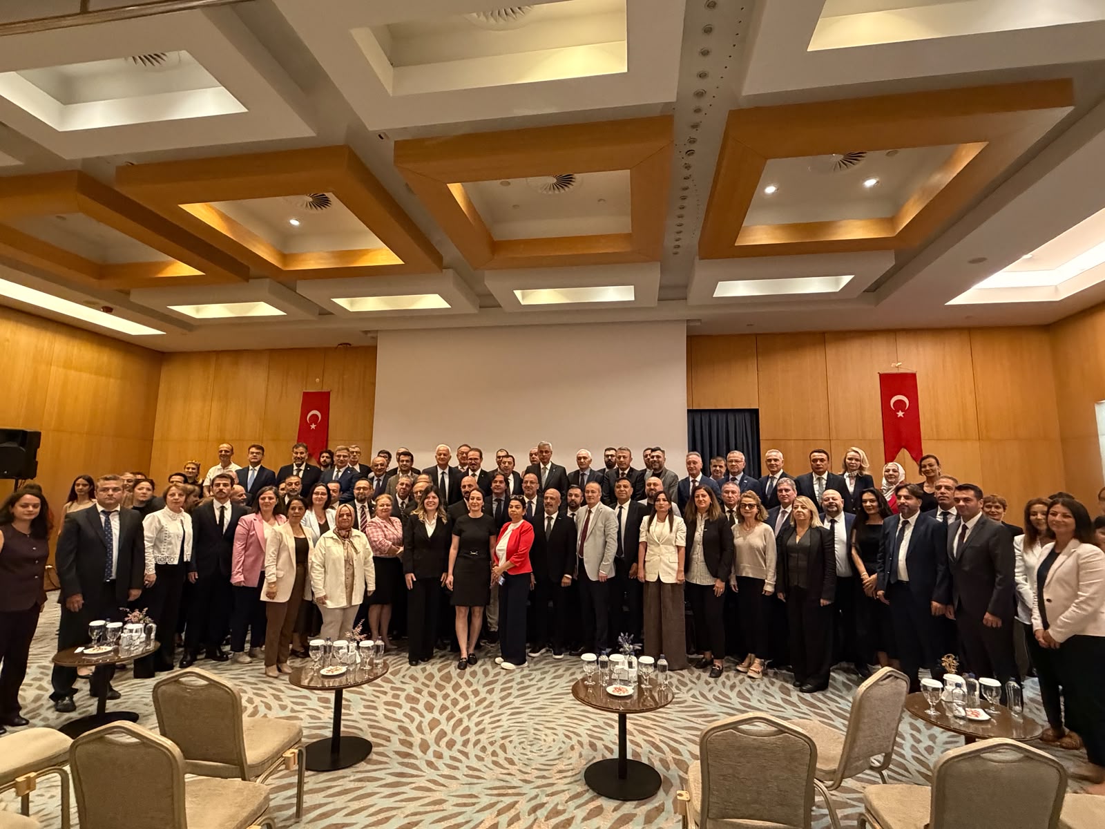 Sağlık Bakanımız Prof. Dr. Kemal Memişoğlu’nun teşrifleriyle, TÜMDEF tarafından düzenlenen Tıbbi Cihaz Sektör İstişare Toplantısı’na İMPLANTDER olarak katılım sağladık.