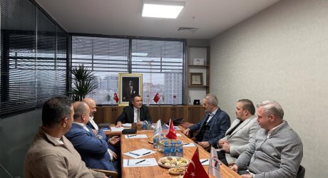 İMPLANTDER, Yeni Merkezinde DİŞSİAD Başkanı Erkan Uçar ve Yönetim Kurulu Üyelerini Ağırladı